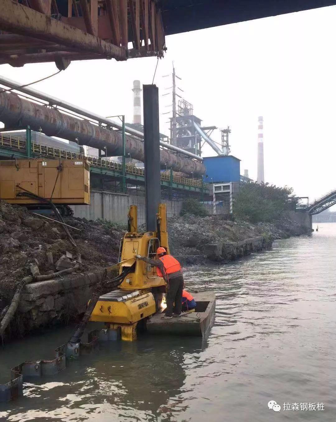 静压植桩工法首次助力跨线管道桥下护岸施工