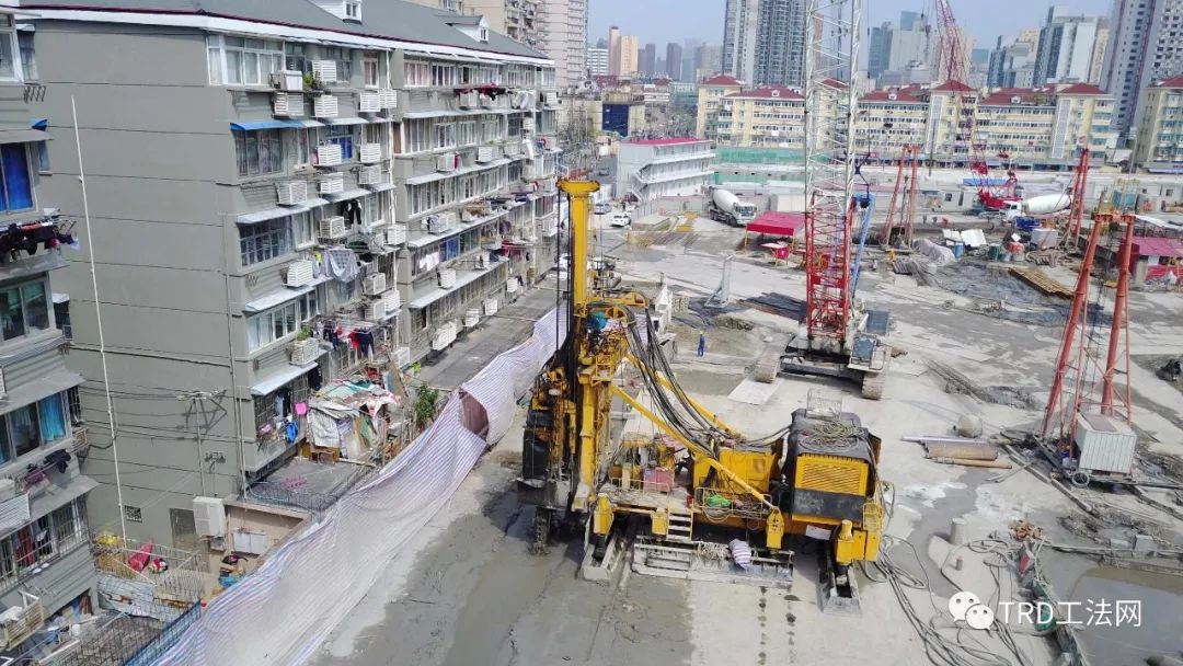 闹市区不规则场地的群坑施工方案